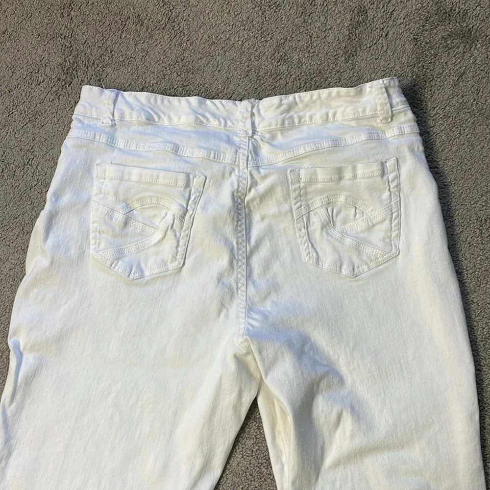 Nine West Jeans White Studded Capris | Size 16/33 - Picture 8 of 12